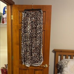 Aerie Leopard Print Women's pants
Size Large